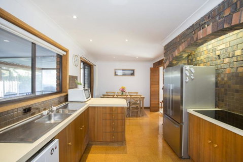 Relaxed Homely Retreat 57 Carroll Ave - Dalby Accommodation 6