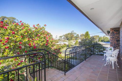 Relaxed Homely Retreat 57 Carroll Ave - Dalby Accommodation 5