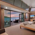 Yacht Club Villa 33 Serenity 4 Bedroom 4 Bathroom House Ocean Views 2 Buggies - Dalby Accommodation 0