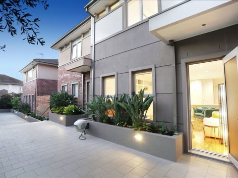 Kew Luxurious Townhouse - Dalby Accommodation 0