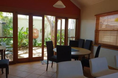 Salty Eyre Glenelg - Dalby Accommodation 7