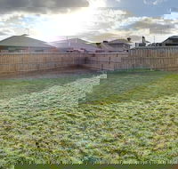 Apple House Tarneit North - Dalby Accommodation