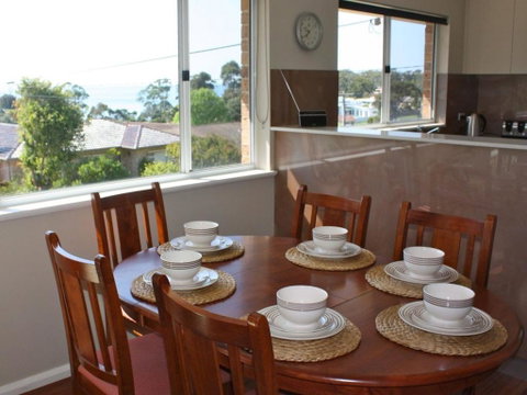 Seaview 48 MOLLYMOOK - Dalby Accommodation 3