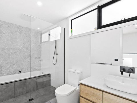 POINT BREAK NEW LISTING 2019 - Dalby Accommodation 6
