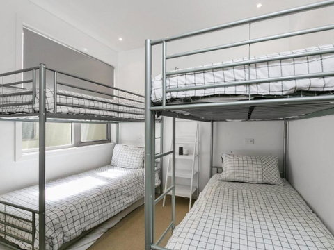WATERFRONT THREE In The Heart Of Lorne - Dalby Accommodation 5