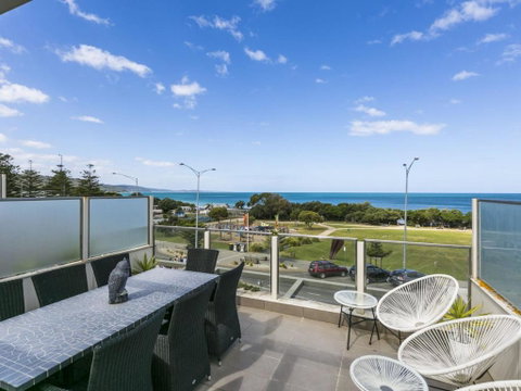 WATERFRONT THREE In The Heart Of Lorne - Dalby Accommodation 4