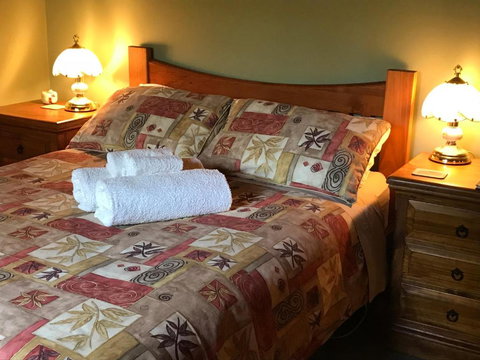 Acacia Hills Retreat - Dalby Accommodation 5