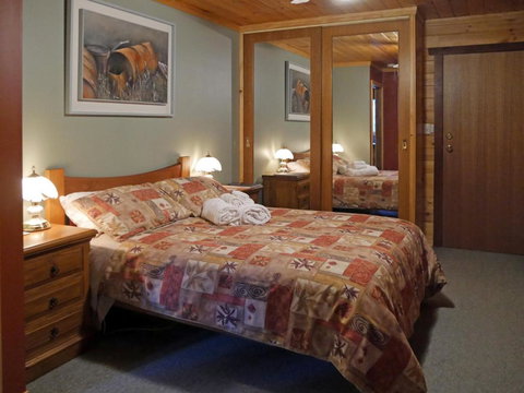 Acacia Hills Retreat - Dalby Accommodation 3