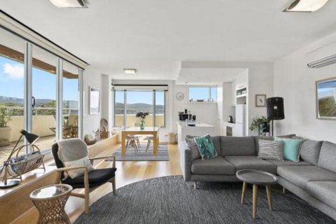 POINT GREY APARTMENT ONE VIEWPOINT - Dalby Accommodation 5
