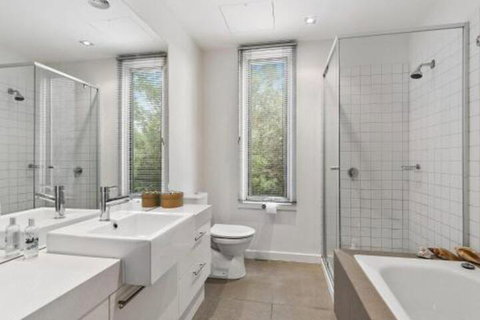POINT GREY APARTMENT ONE VIEWPOINT - Dalby Accommodation 6