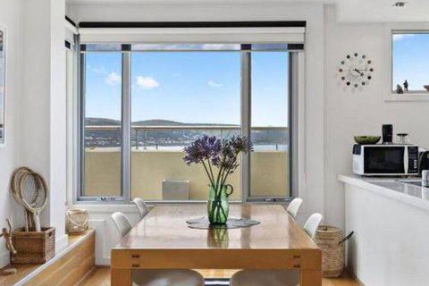 POINT GREY APARTMENT ONE VIEWPOINT - Dalby Accommodation 4