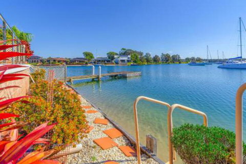 Seachange Waterfront - Dalby Accommodation 5