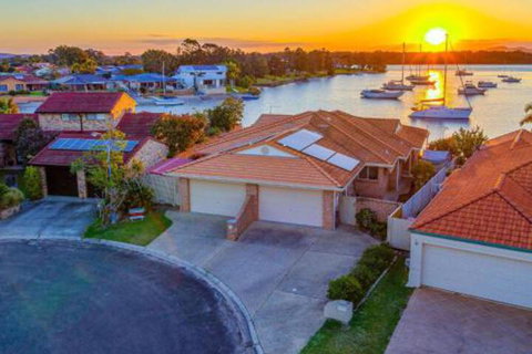 Seachange Waterfront - Dalby Accommodation 3