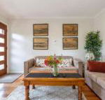 Spacious Bungalow5min walk to station5min to Box HillWiFiParking - Dalby Accommodation