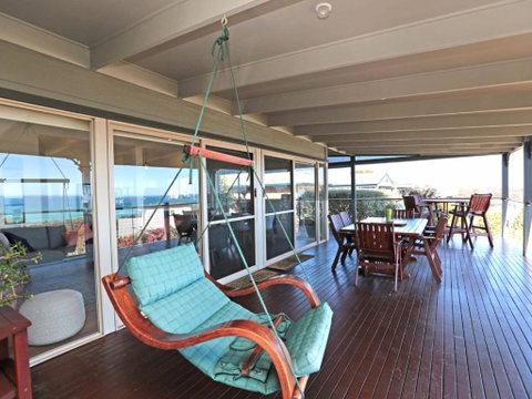 BAY VIEWS On MANNA DROMANA - Dalby Accommodation 5