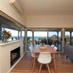 BAY VIEWS On MANNA DROMANA - Dalby Accommodation 0