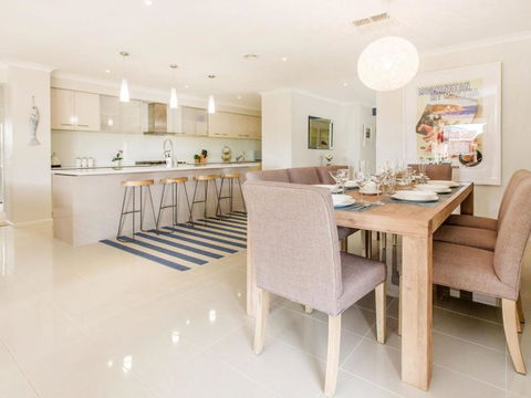 MALIBU SAFETY BEACH - Dalby Accommodation 5