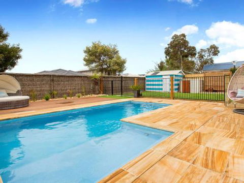 MALIBU SAFETY BEACH - Dalby Accommodation 2