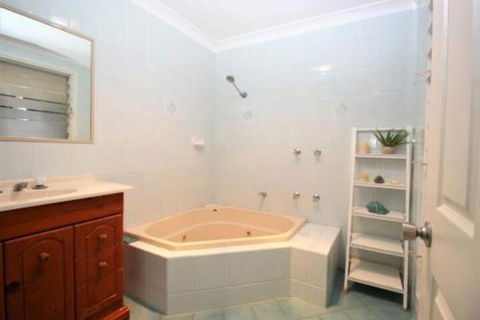 MAGIC BEACH HOUSE PET FRIENDLY - Dalby Accommodation 2