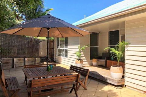 MAGIC BEACH HOUSE PET FRIENDLY - Dalby Accommodation 0