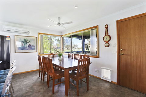 Yarragon 4 Bedroom House In Gippsland - Dalby Accommodation 6