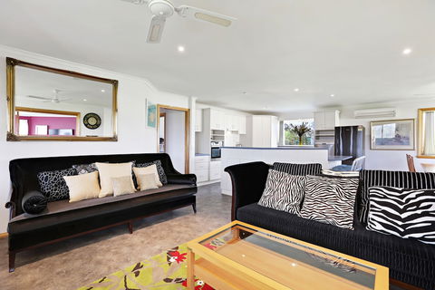 Yarragon 4 Bedroom House In Gippsland - Dalby Accommodation 3
