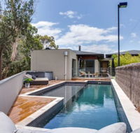 Kalina Retreat tennis  pool - Dalby Accommodation