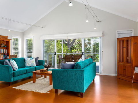 Akarana Beach House :: Jervis Bay Rentals - Dalby Accommodation 3