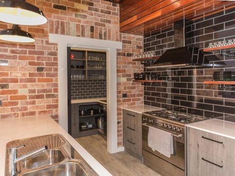 Luxury On Lewis 6 Lewis Road - Dalby Accommodation 5