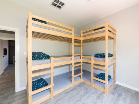 Luxury On Lewis 6 Lewis Road - Dalby Accommodation 1