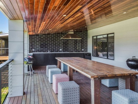 Luxury On Lewis 6 Lewis Road - Dalby Accommodation 3