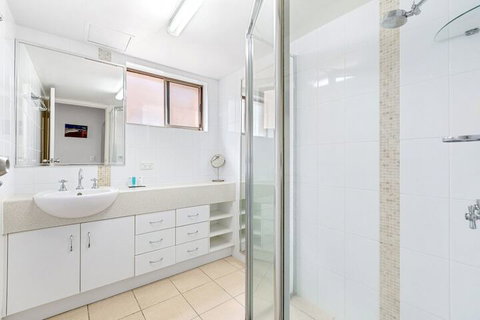Tradewinds Apartment 3 - Dalby Accommodation 2