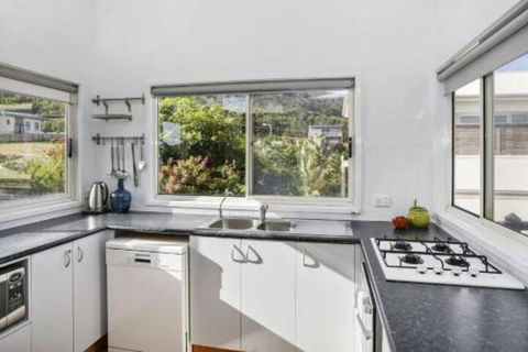 SEAVIEW Ocean Views From A Modern Townhouse - Dalby Accommodation 2