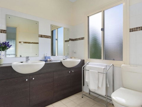 Carri Away 15 Solitude Drive - Dalby Accommodation 1