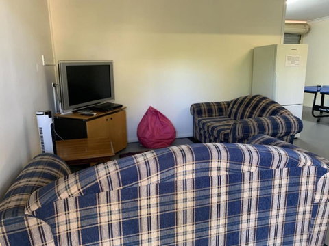 Carri Away 15 Solitude Drive - Dalby Accommodation 2