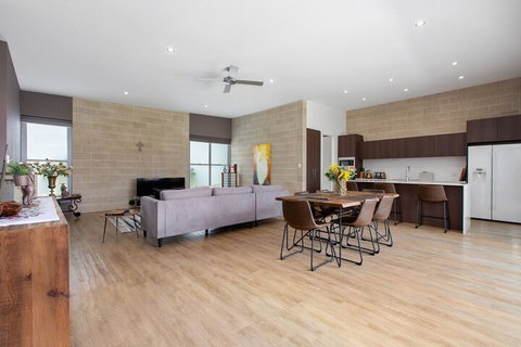 BEACHSIDE HAVEN - Dalby Accommodation 3