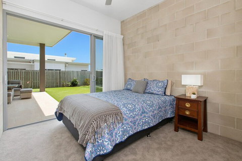BEACHSIDE HAVEN - Dalby Accommodation 5