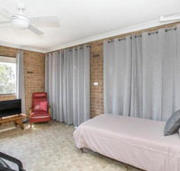 Deering 106 ULLADULLA - Dalby Accommodation