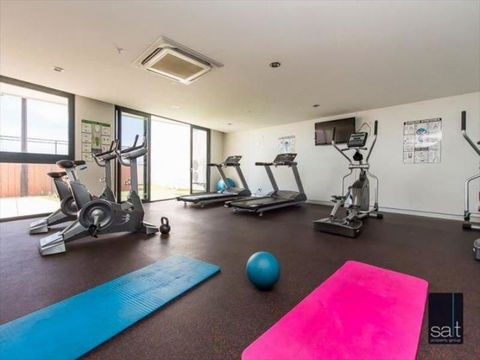 LOCATION LOCATION CITY VIEWS NETFLIX WIFI WINE - Dalby Accommodation 3