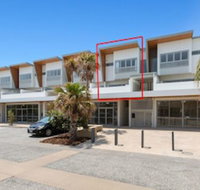 BRAND NEW OCEAN AVENUE TOWNHOUSE - Dalby Accommodation