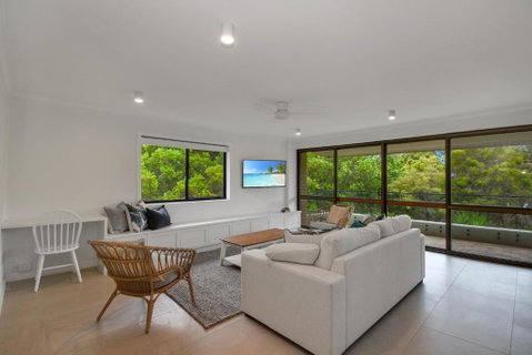BEAUTIFULLY RENOVATED OCEANSIDE APARTMENT Lamer 9 - Dalby Accommodation 6