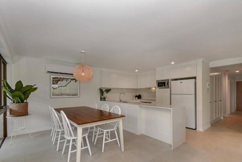 BEAUTIFULLY RENOVATED OCEANSIDE APARTMENT Lamer 9 - Dalby Accommodation 3