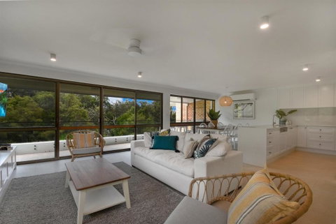 BEAUTIFULLY RENOVATED OCEANSIDE APARTMENT Lamer 9 - Dalby Accommodation 2