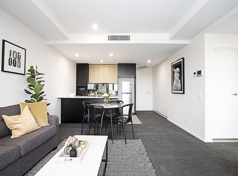 CANBERRA CHIC Hosted By LAbode - Dalby Accommodation 5