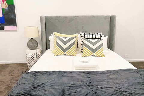 Hope Island Water Front House - Dalby Accommodation 7