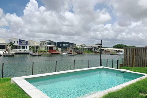 Hope Island Water Front House - Dalby Accommodation 3