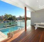 Culbara 23b Modern 5 Bedroom Townhouse on Canal with Plunge Pool Pontoon  Aircon - Dalby Accommodation