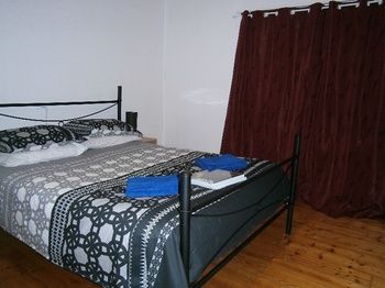 Aussie Bacon & Eggs Cottages - Dalby Accommodation 6