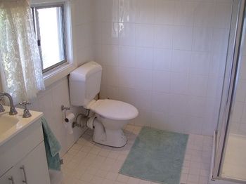 Aussie Bacon & Eggs Cottages - Dalby Accommodation 5