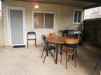 Aussie Bacon & Eggs Cottages - Dalby Accommodation 1